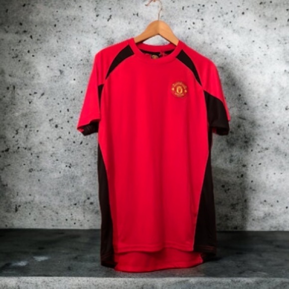 1997 Manchester United Red Polyester Club Sz M Soccer Fan Jersey - Picture 1 of 8